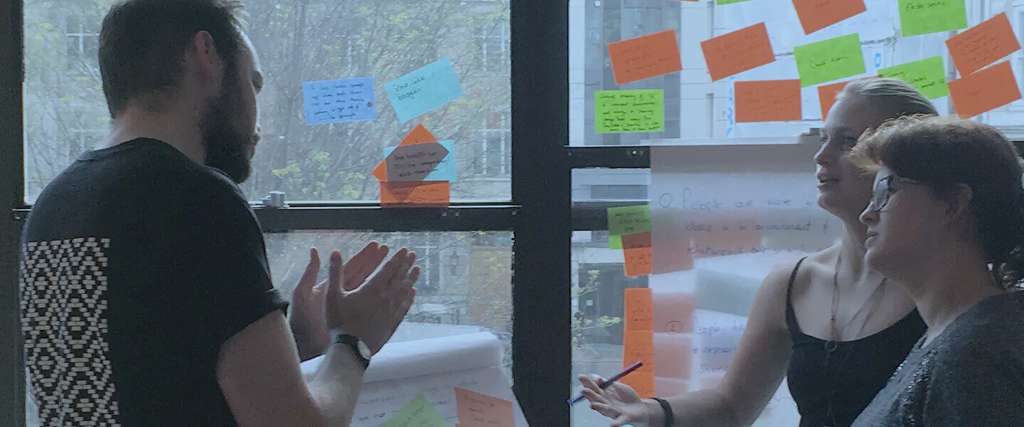 Meeting with post it notes on window
